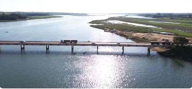 Rio Grande em Planura MG - Vista aerea da ponte